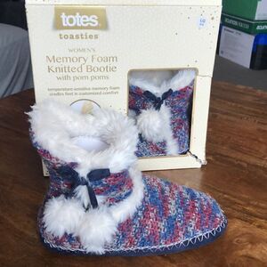 Totes Toasties Women's Memory Foam Knitted Bootie Slippers - Size large (8-9)